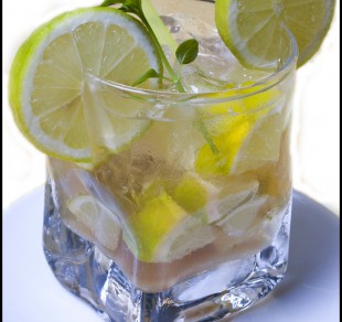 VINICIUS COCKTAIL CAIPIRINHA