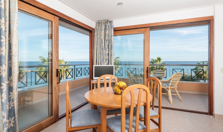 Espectacular apartamento con gran balcón y vistas a la bahía de Cala Millor