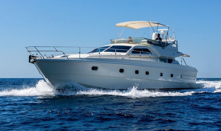 YATE A MOTOR 18M PARA ALQUILAR EN PALMA